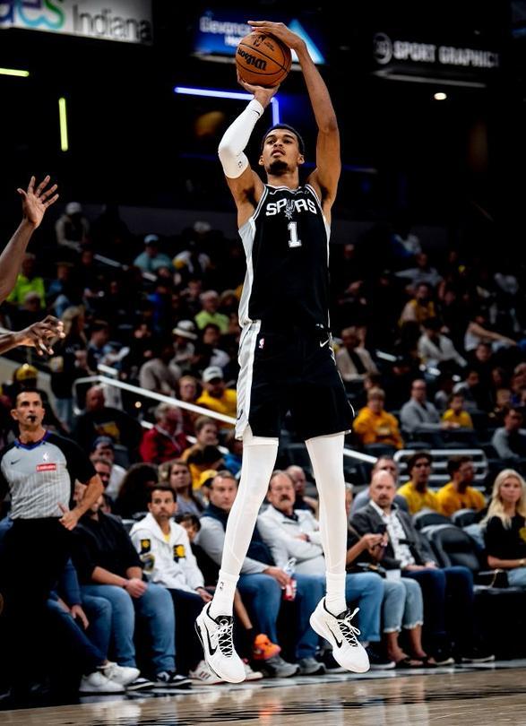 星空体育app下载-落选秀完爆福克斯，弗拉格造NBA神迹，文班29+11送独行侠6连败